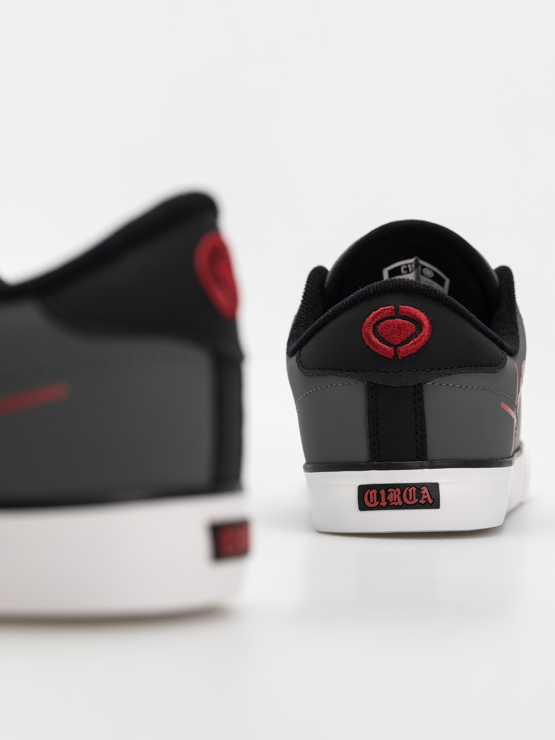 Zapatillas C1rca Buckler SK - grey (asphalt/caviar/red)