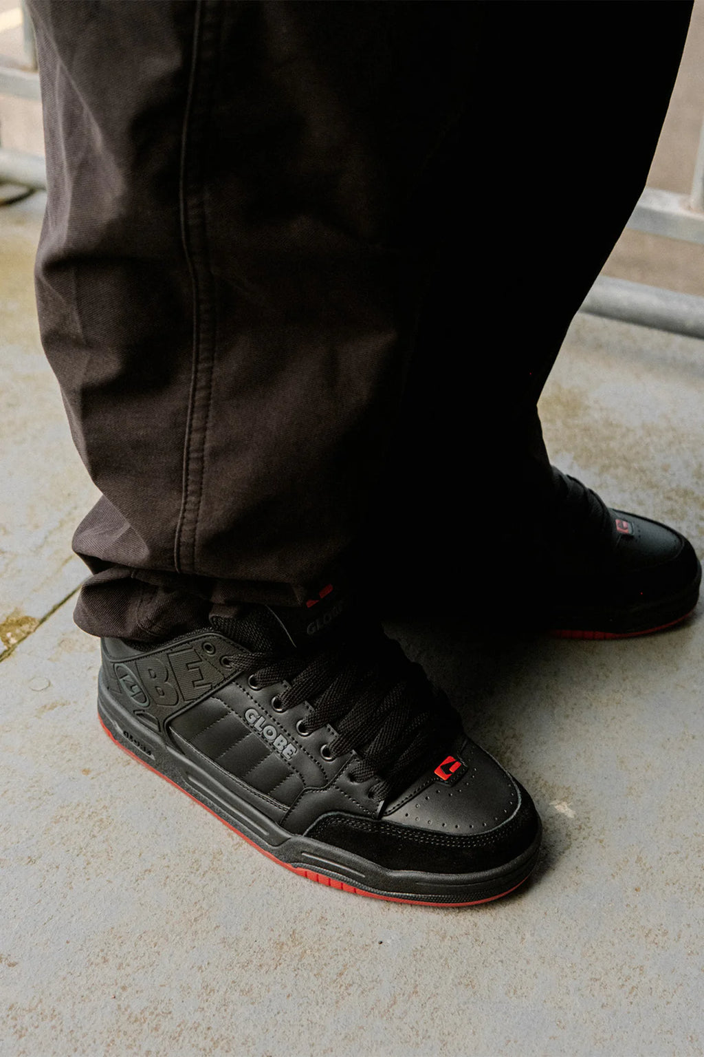 TILT-BLACK/RED/CHARCOAL