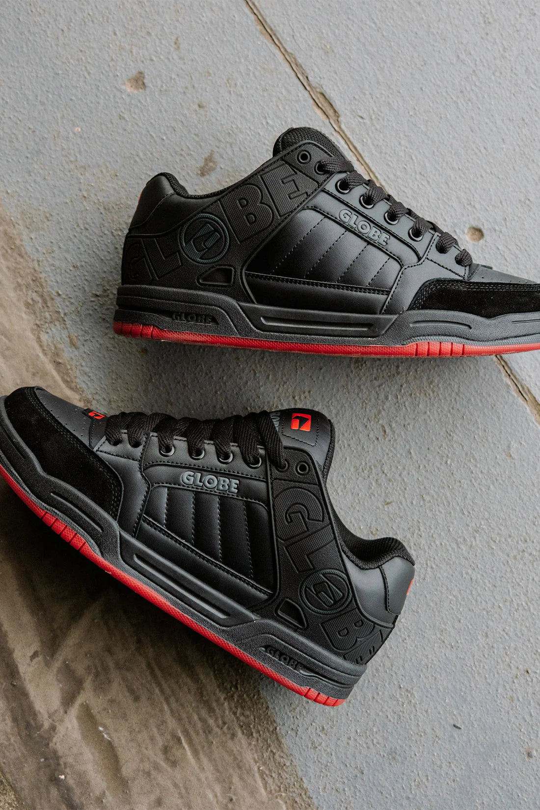 TILT-BLACK/RED/CHARCOAL